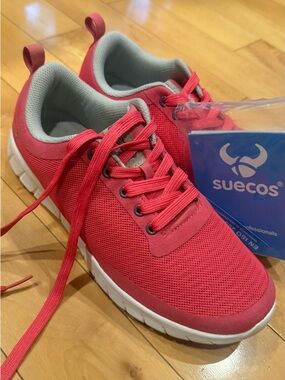 NEW - Suecos Women's Coral Lace-Up Mesh Sneakers